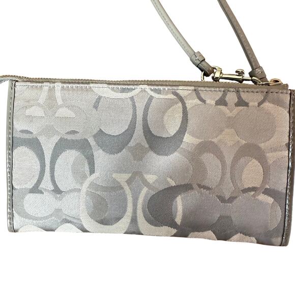 Y2K Coach Monogram Penelope Zippy Wristlet Wallet Gray Patent Metallic Gray C's - Picture 4 of 11